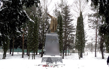 В Полтавской области памятнику Ленину снесли голову
