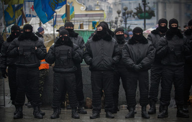 У Майдана появился вооруженный спецназ 