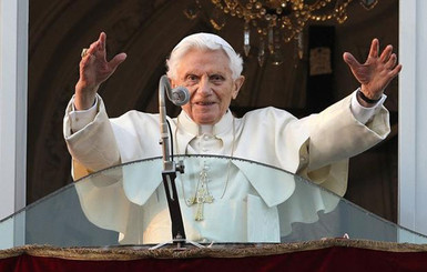 Экс-папа Бенедикт XVI наслаждается жизнью на пенсии