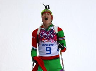 Дарья Домрачева выиграла биатлонную гонку на играх в Сочи
