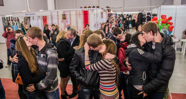В Запорожье сорвался рекорд по поцелуям