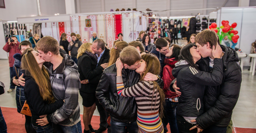 В Запорожье сорвался рекорд по поцелуям