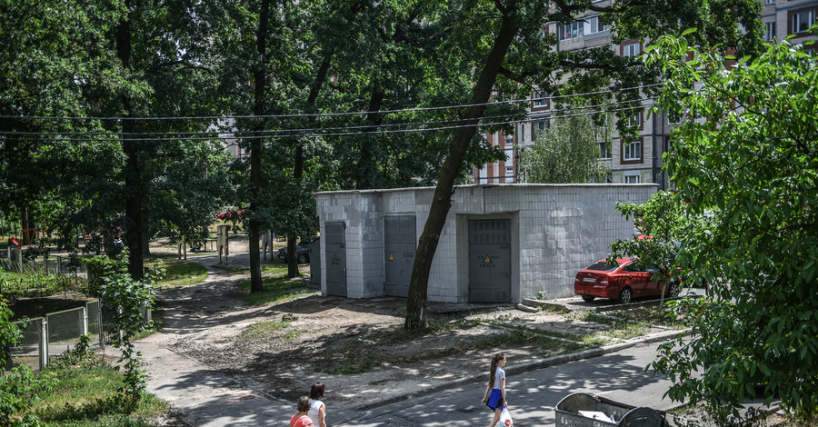 Фоторепортаж с места взрыва возле детского сада, где пострадали четверо детей 