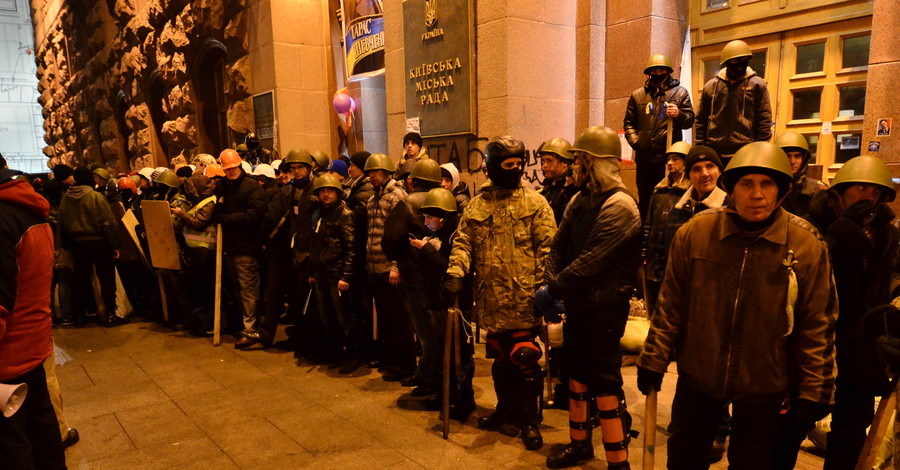 Итоги дня: Майдан сделал шаг назад, но приготовился к реваншу