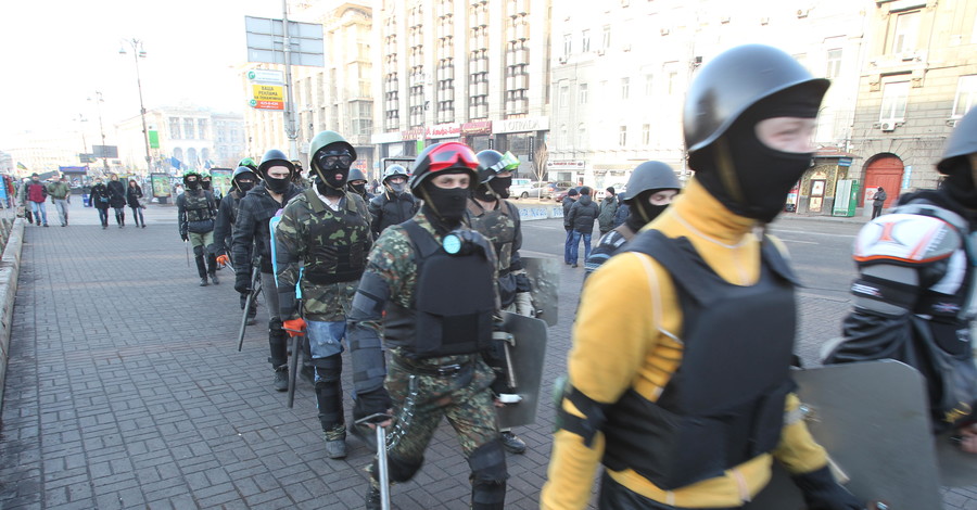 На Грушевского и Майдане активисты собрались для шествия к Верховной Раде