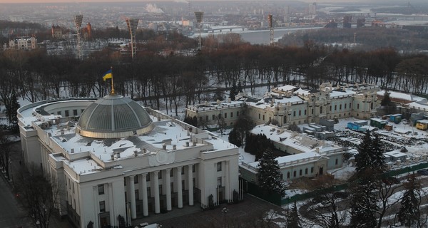 Депутаты готовятся ночевать в Раде