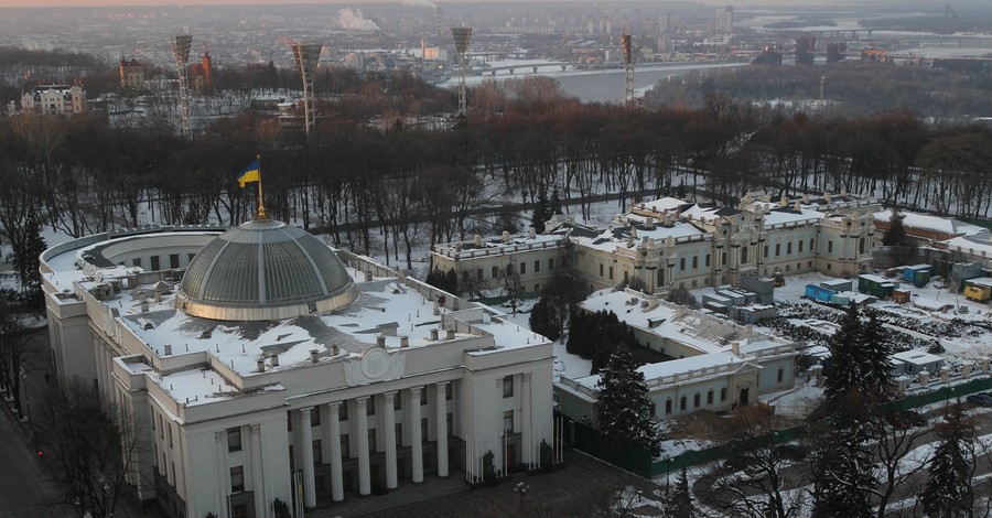 Депутаты готовятся ночевать в Раде