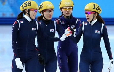 Спортсменки из Южной Кореи взяли золото в шорт-треке