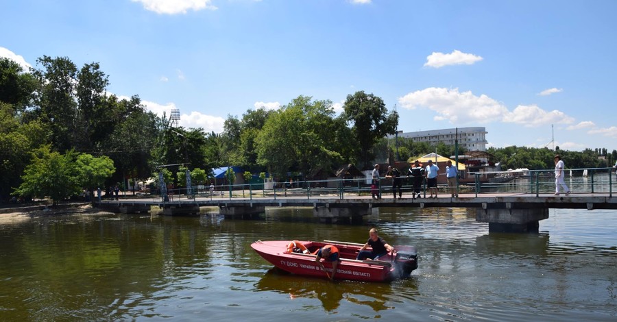 В Николаеве 14-летняя девочка на спор прыгнула с пирса и утонула