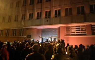 Во Львове ранены 30 военных внутренних войск 