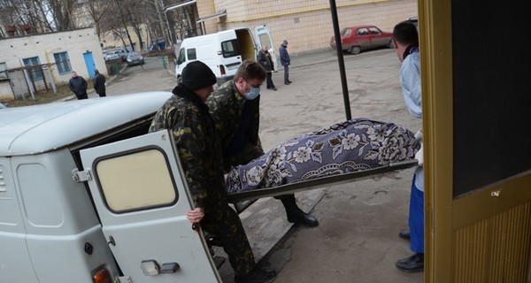 В морге выдают бесплатные гробы семьям, чьи родственники погибли на Майдане