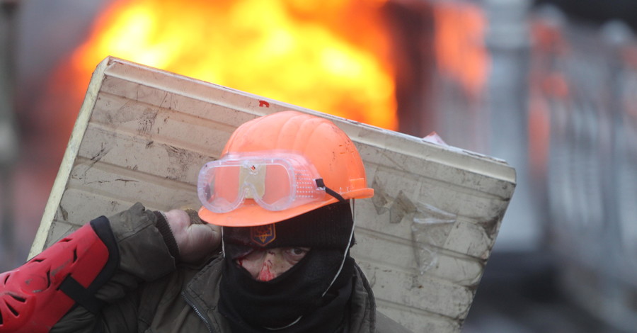 Политолог: На руках у радикалов уже 1000 единиц боевого оружия