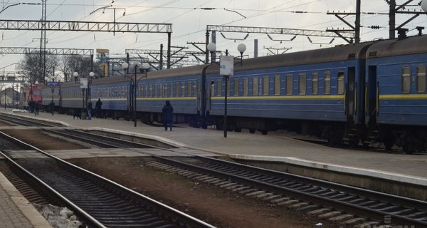 Поезда на Киев со Львова не отправляли из-за проседания колеи