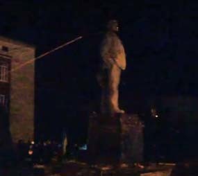 За ночь в Украине уничтожили четыре памятника Ленина 