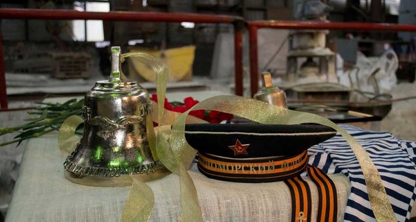 В Донецке освятили колокол в честь подводников погибшей 