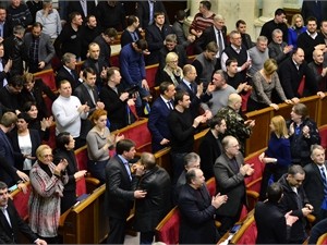 Украина вернулась к Конституции 2004 года 