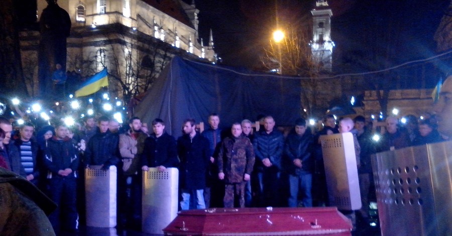 Во Львове попрощались с погибшими в Киеве активистами