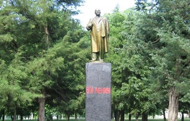 В Одесской области разрушили памятник Ленину