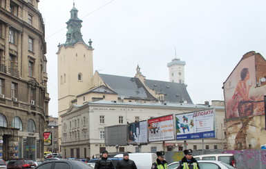 Львовские дороги госавтоинспекторы патрулируют вместе с автомайдановцами