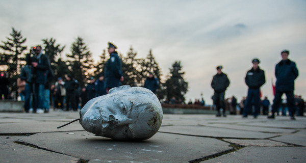 В Запорожье в митингующих под памятником Ленина стреляли