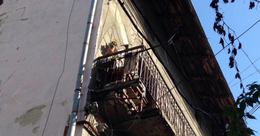 В Ивано-Франковске балкон обвалился вместе с пожилой женщиной