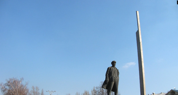 В Донецке памятник Ленину не против, чтобы его снесли