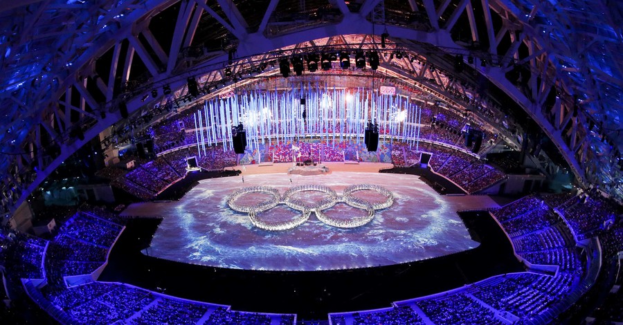Олимпийцы покинули Сочи с черной лентой на флаге