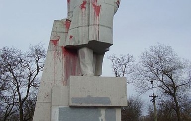 В Одессе и области повредили еще четыре памятника Ленину