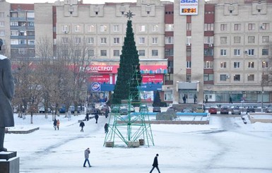 Новогоднюю елку в Славянске уберут досрочно