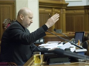 Турчинов продолжает увольнять чиновников Януковича