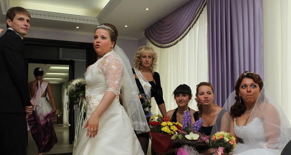 Донецк встречает весну свадебным бумом