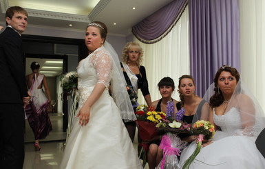 Донецк встречает весну свадебным бумом