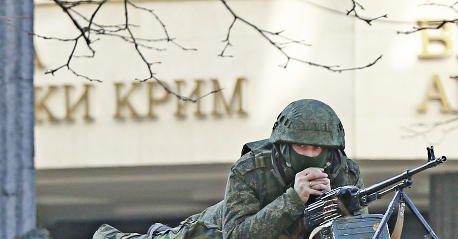 В Крыму солдаты пришли на военный аэродром и Керченскую переправу