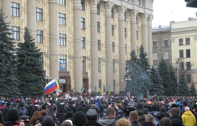 В Харькове участники митинга пошли на штурм администрации