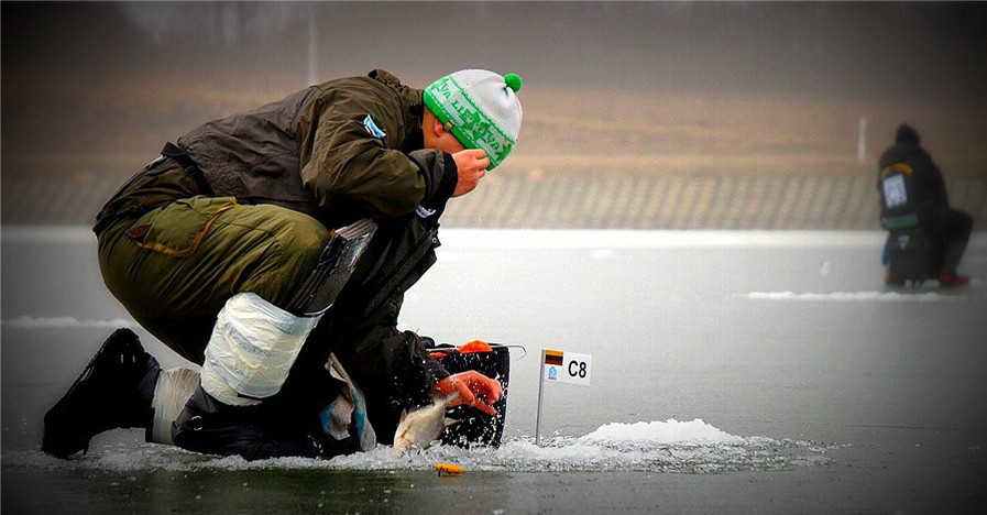 На чемпионате мира украинский рыболов оторвал голову трехкилограммовому лещу