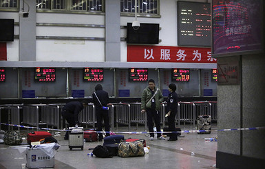 В Китае неизвестные устроили резню на вокзале, погибли 27 человек 