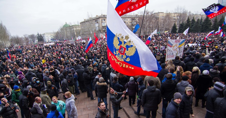 Митинг в Донецке просит Россию ввести миротворцев