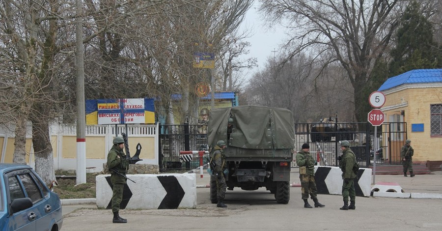 В Крыму продолжают блокировать украинские воинские части