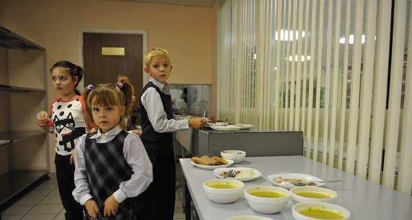 Донецк выделил деньги на бесплатные обеды для детей