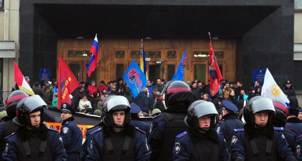 В Донецке слушают Вакарчука, а во Львове готовятся защищать стратегически важные объекты