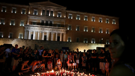 Акция в Афинах в память жертв пожаров