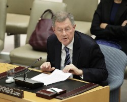 Представитель генсека ООН покидает Крым после инцидента с дружинниками