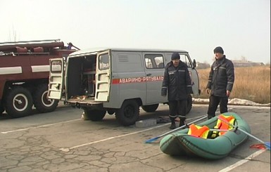 Девять рыбаков в Харьковской области чуть не утонули