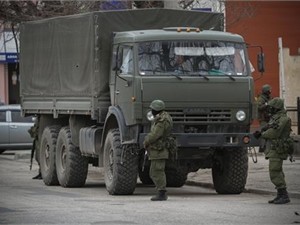 В Крыму самолет пограничников попал под обстрел