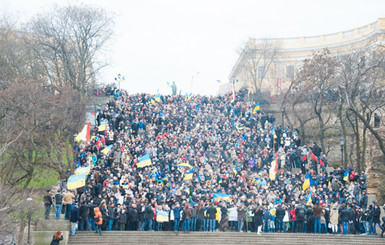 Три тысячи одесситов спели гимн Украины на Потемкинской лестнице