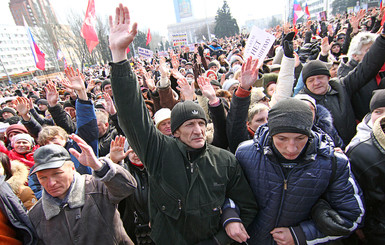 В Луганске освободили ОГА, в Донецке собрались на митинг, а в Одессе спели гимн 