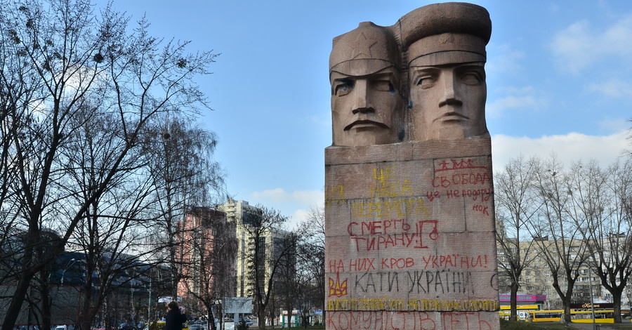 Памятник чекистам оставили в покое