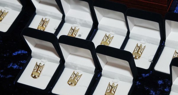Одесские чиновники заказали золотые значки на треть миллиона