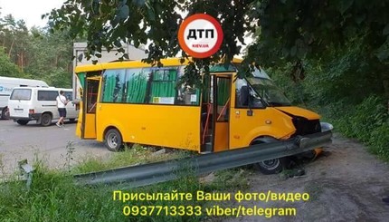 Авария с маршруткой и грузовиком в Киеве