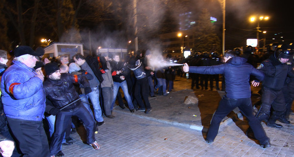 После ночного побоища в Донецке людей попросили не митинговать